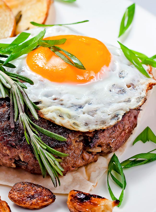 Receita de hambúrguer no prato Fácil de preparar, económico e delicioso! hambúrguer no prato