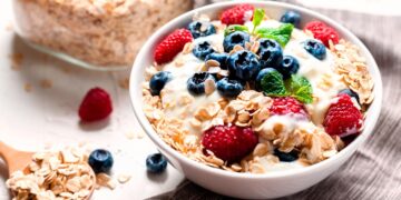 Uma opção saudável e reconfortante para o café da manhã ou lanche. papas de aveia