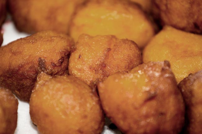 Enfeite a sua mesa com as cores e sabores destes Sonhos de Natal deliciosos.