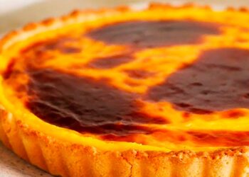 Uma sobremesa tradicional em ponto grande para todos disfrutarem! tarte de pastel de nata