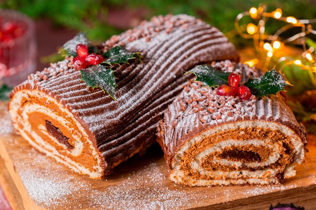 São verdadeiras delícias para o paladar e adicionam um toque de celebração à sua mesa. Bolo de Natal
