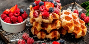 Desde um toque de mel até frutas frescas, as possibilidades de combinações são infinitas. waffles simples