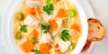 Aprenda a selecionar os ingredientes perfeitos, aprimorar os sabores e surpreender o paladar com esta iguaria clássica. Sopa Juliana.