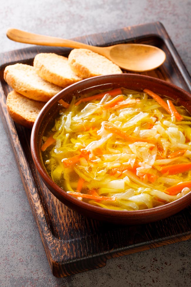 Aprenda a selecionar os ingredientes perfeitos, aprimorar os sabores e surpreender o paladar com esta iguaria clássica. Sopa Juliana.