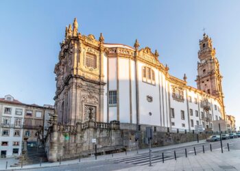 Um dos ícones mais emblemáticos da cidade do Porto, possui uma história rica e repleta de segredos fascinantes.