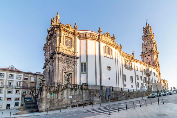 Um dos ícones mais emblemáticos da cidade do Porto, possui uma história rica e repleta de segredos fascinantes.