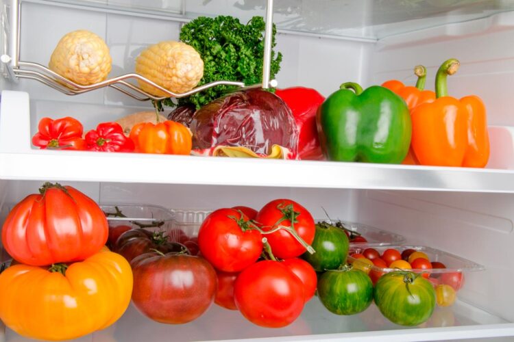 Este guia prático vai ajudar a transformar o seu frigorífico num verdadeiro tesouro de ingredientes saudáveis.