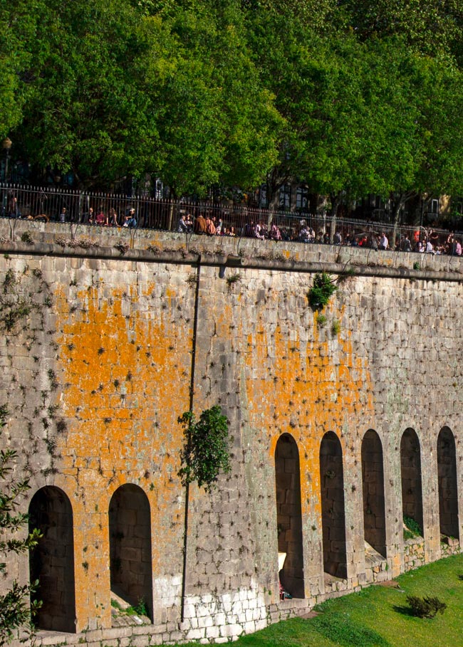 O Porto oferece experiências únicas tanto para os visitantes quanto para os locais. 