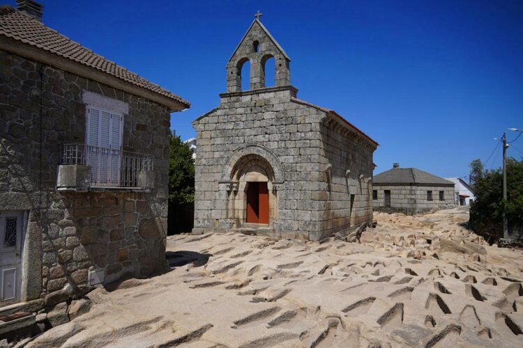 A necrópole rupestre de Moreira de Rei tem mais de 600 sepulturas.