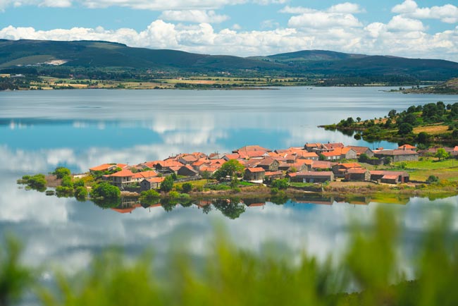 Uma experiência singular, plena de autenticidade e beleza natural. aldeia mais encantadora de Trás-os-Montes