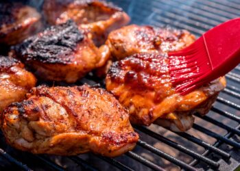 Este molho é a chave para realçar o sabor suculento e irresistível do frango. molho para frango de churrasco