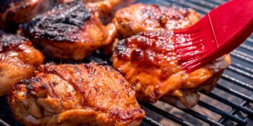 Este molho é a chave para realçar o sabor suculento e irresistível do frango. molho para frango de churrasco