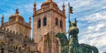 Da sua fundação medieval até aos dias atuais, mergulhe na história e na beleza desta catedral que é um tesouro do património português.