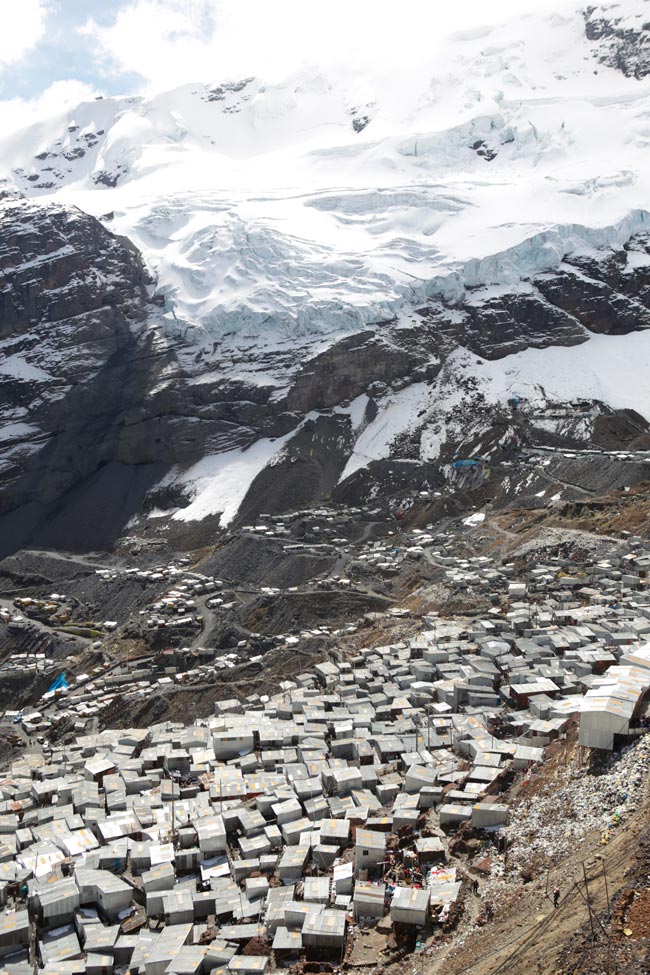 A vida na cidade mais alta do mundo Os habitantes demonstram resiliência e solidariedade para enfrentar todos os desafios que esta cidade lhes apresenta. cidade mais alta do mundo