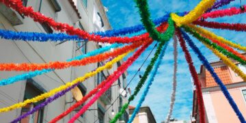 Os Santos Populares e as tradições portuguesas do Santo António, São João e São Pedro.