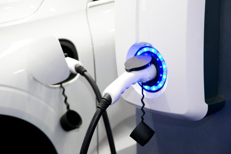 Entenda porque é que estes automóveis continuam a ser a opção mais dispendiosa. carros elétricos são tão caros