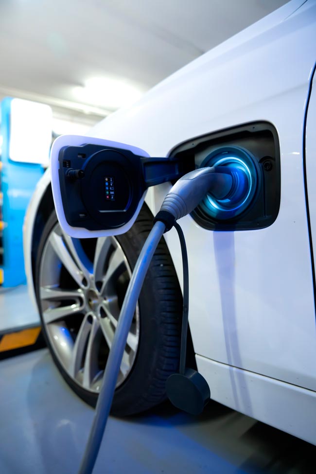 Entenda porque é que estes automóveis continuam a ser a opção mais dispendiosa. carros elétricos são tão caros