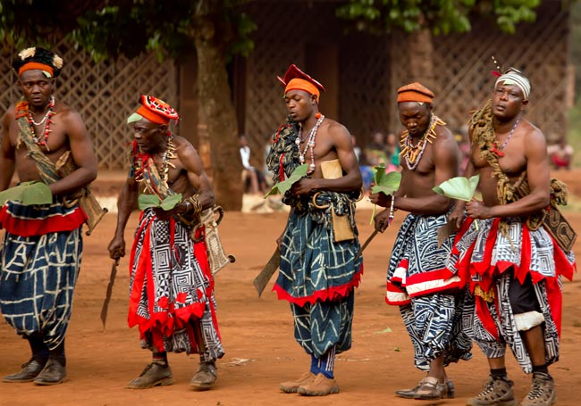 Descubra as principais características das maiores religiões que influenciam a humanidade. 