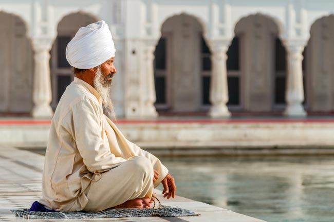 Descubra as principais características das maiores religiões que influenciam a humanidade. maiores religiões do mundo