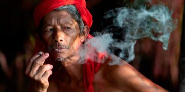 Descubra as nações que lideram o ranking global do tabagismo. países onde as pessoas mais fumam