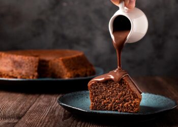 Identifique e evite os erros mais frequentes para garantir sempre bolos de chocolate perfeitos. erros imperdoáveis ao fazer bolos de chocolate