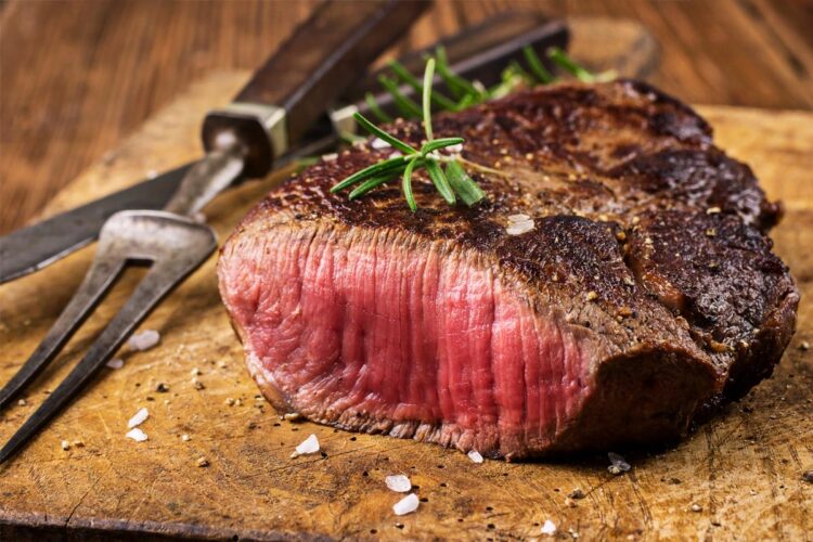 Aprenda a dominar a arte de grelhar e eleve as suas refeições a um nível gourmet! erros imperdoáveis ao grelhar bife