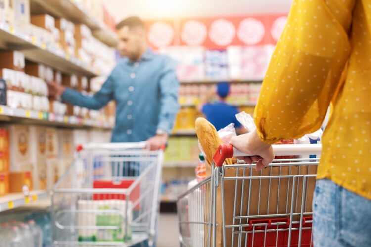 As nuances nas diferenças de comportamento entre homens e mulheres nas compras. diferenças nas compras