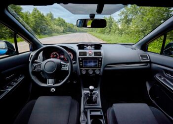 Descubra como silenciar os ruídos parasitas e indesejados no seu veículo. eliminar os ruídos irritantes no seu carro