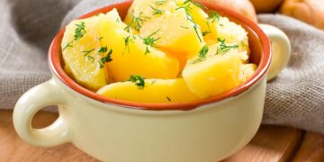 Prepare-se para dominar a arte de cozinhar batatas e impressionar os seus amigos e familiares sempre com pratos deliciosos. cozer batatas na perfeição