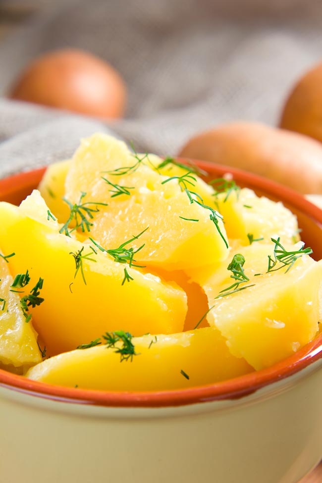 Prepare-se para dominar a arte de cozinhar batatas e impressionar os seus amigos e familiares sempre com pratos deliciosos. cozer batatas na perfeição