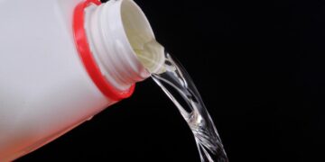 Descubra quais são os erros comuns a evitar ao usar lixívia como desinfetante. desinfetar com lixívia