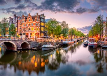 Explore as cidades que são cenários perfeitos para momentos românticos e inesquecíveis. cidades mais românticas do mundo