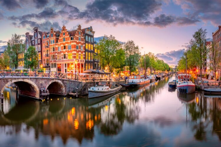 Explore as cidades que são cenários perfeitos para momentos românticos e inesquecíveis. cidades mais românticas do mundo