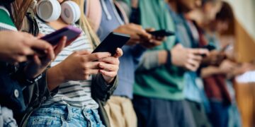 Descubra as principais plataformas que estão a moldar o cenário digital global. redes sociais mais usadas