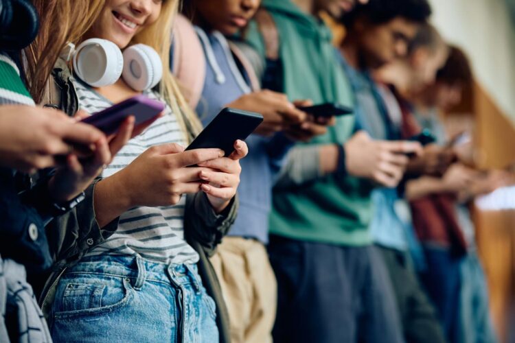 Descubra as principais plataformas que estão a moldar o cenário digital global. redes sociais mais usadas