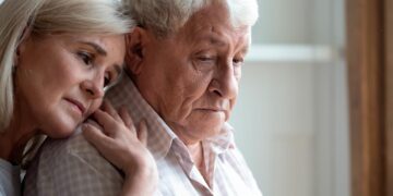 As experiências de pessoas que refletem sobre as suas vidas após décadas de trabalho. arrependimentos dos reformados