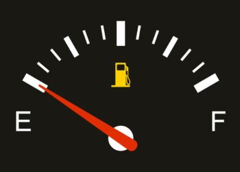 Conduzir na reserva pode sair-lhe caro