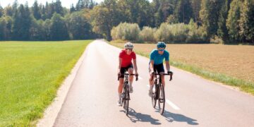 Saiba o que a legislação diz sobre esta prática comum nas estradas e como proceder de acordo com as normas vigentes.