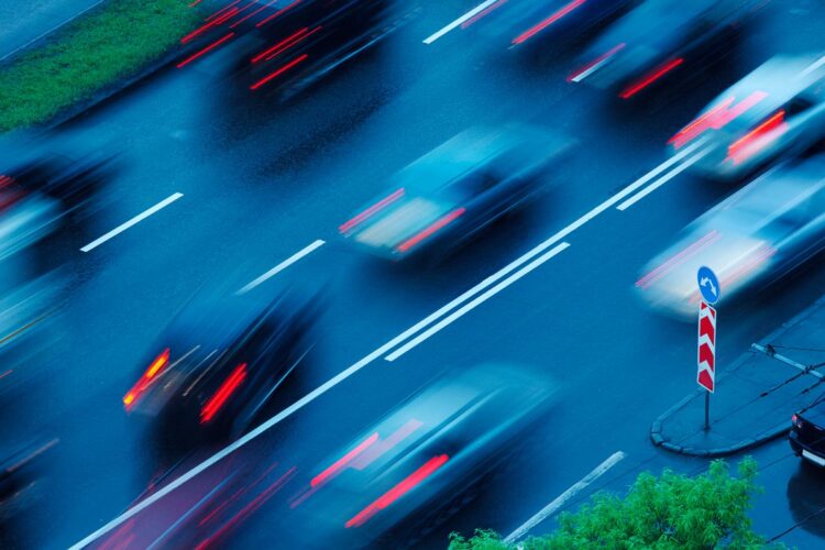 Descubra os erros mais perigosos que os condutores cometem e aprenda como evitá-los! erros mais perigosos de condução