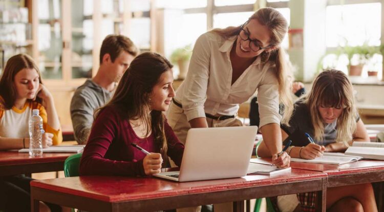 TOP10 dos maiores salários para professores no mundo