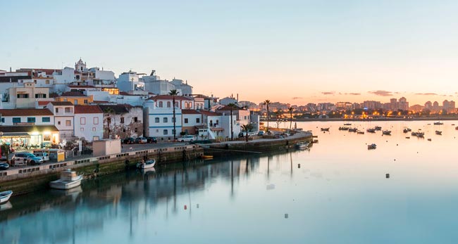 Descubra a beleza e a história da vila mais florida do Algarve, com mais de 500 anos de encanto e tradição.