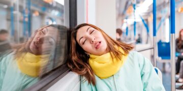 Desde as apresentações no trabalho até às longas esperas em salas de espera, são situações que nos deixam com os olhos pesados e o desejo irresistível de dormir.