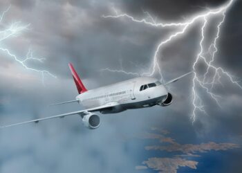 Descubra as respostas para uma pergunta fascinante: o que acontece se um raio atingir um avião?