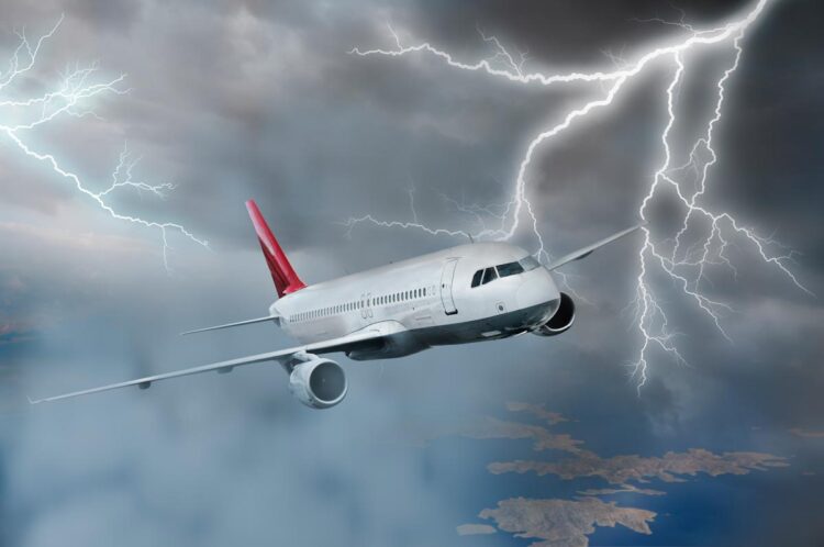 Descubra as respostas para uma pergunta fascinante: o que acontece se um raio atingir um avião?