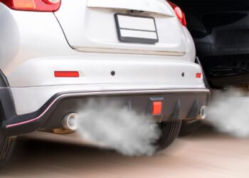 O que significa fumo branco no tubo de escape?