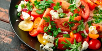 4 das melhores receitas de saladas para os dias mais quentes