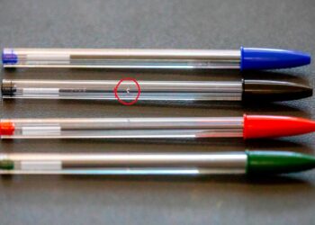 Para que serve aquele furinho na lateral das canetas BIC?