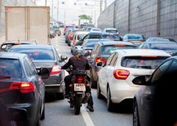 Lane splitting em Portugal: a polémica que divide motociclistas e automobilistas