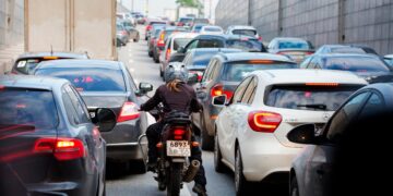 Lane splitting em Portugal: a polémica que divide motociclistas e automobilistas