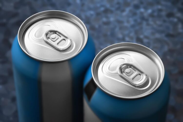 Porque é que as latas de refrigerante são de alumínio?